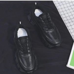 New women's low-top sneaker